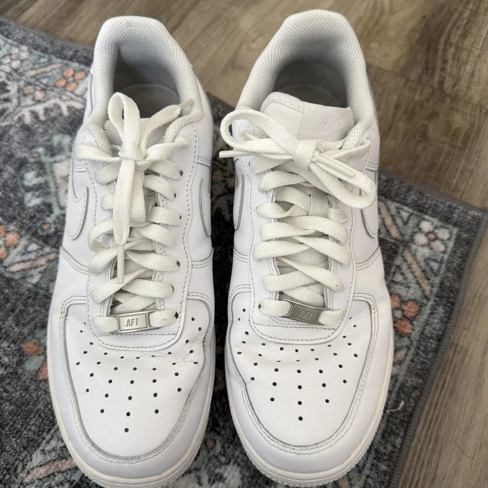 Nike Air Force 1 Low Top Men's Triple White Lace-Up Athletic Sneakers Size 8